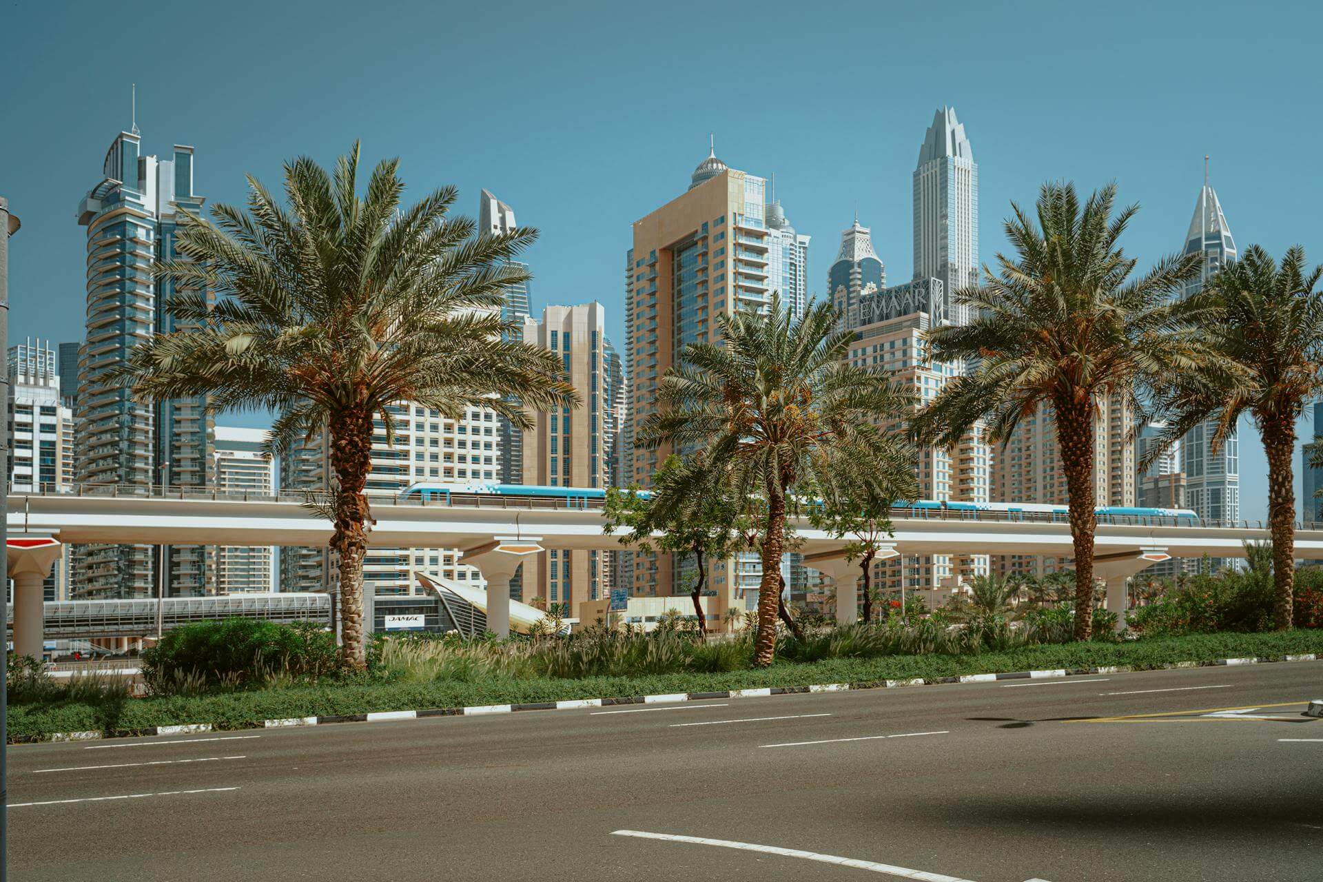 Ceny Transportu w Dubaju w 2025 – ile kosztuje?