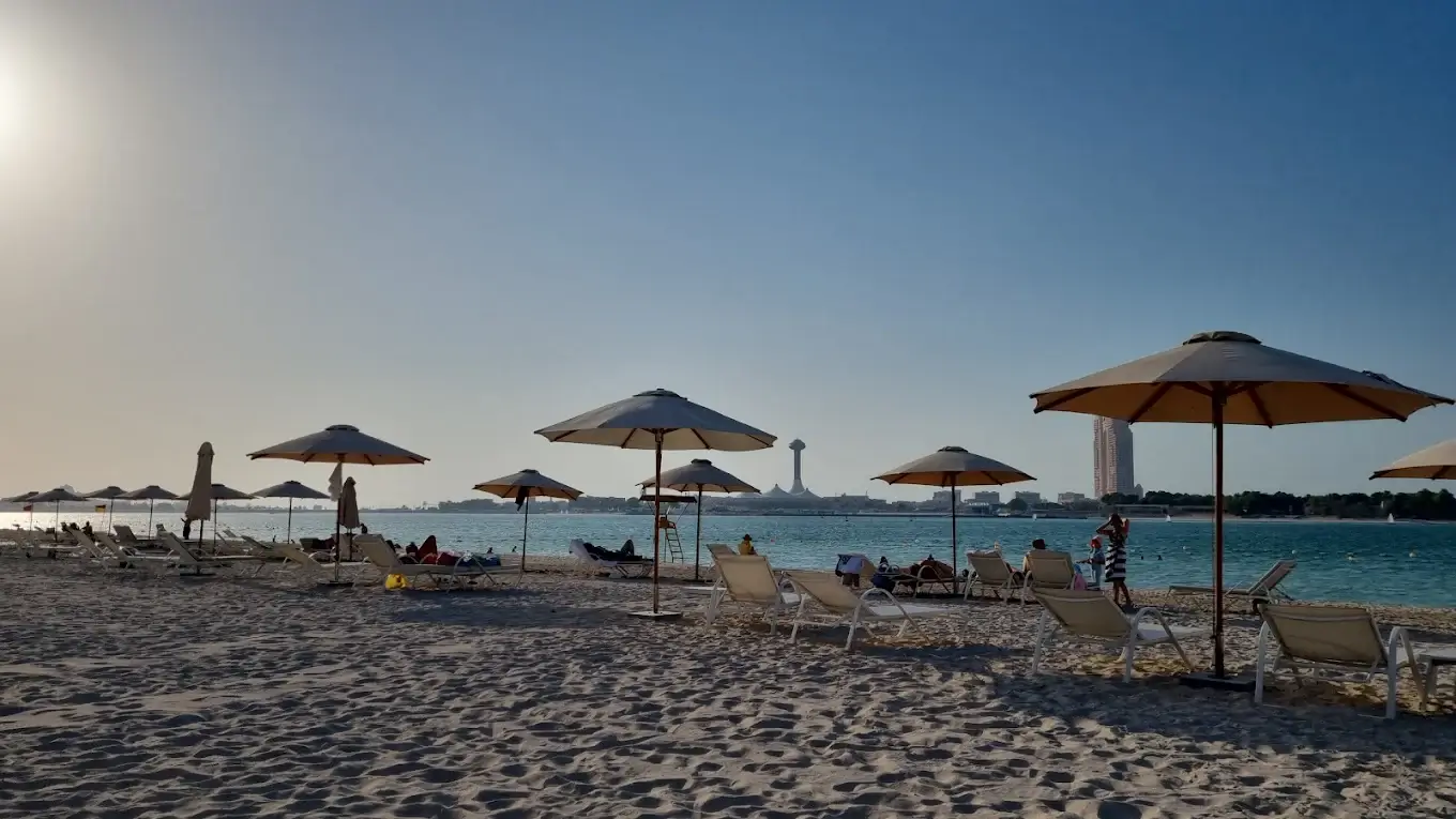  Najpiękniejsze plaże w Dubaju, które warto odwiedzić