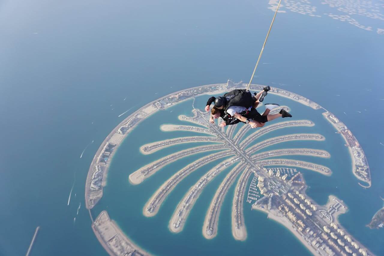 Skok ze spadochronem w Dubaju